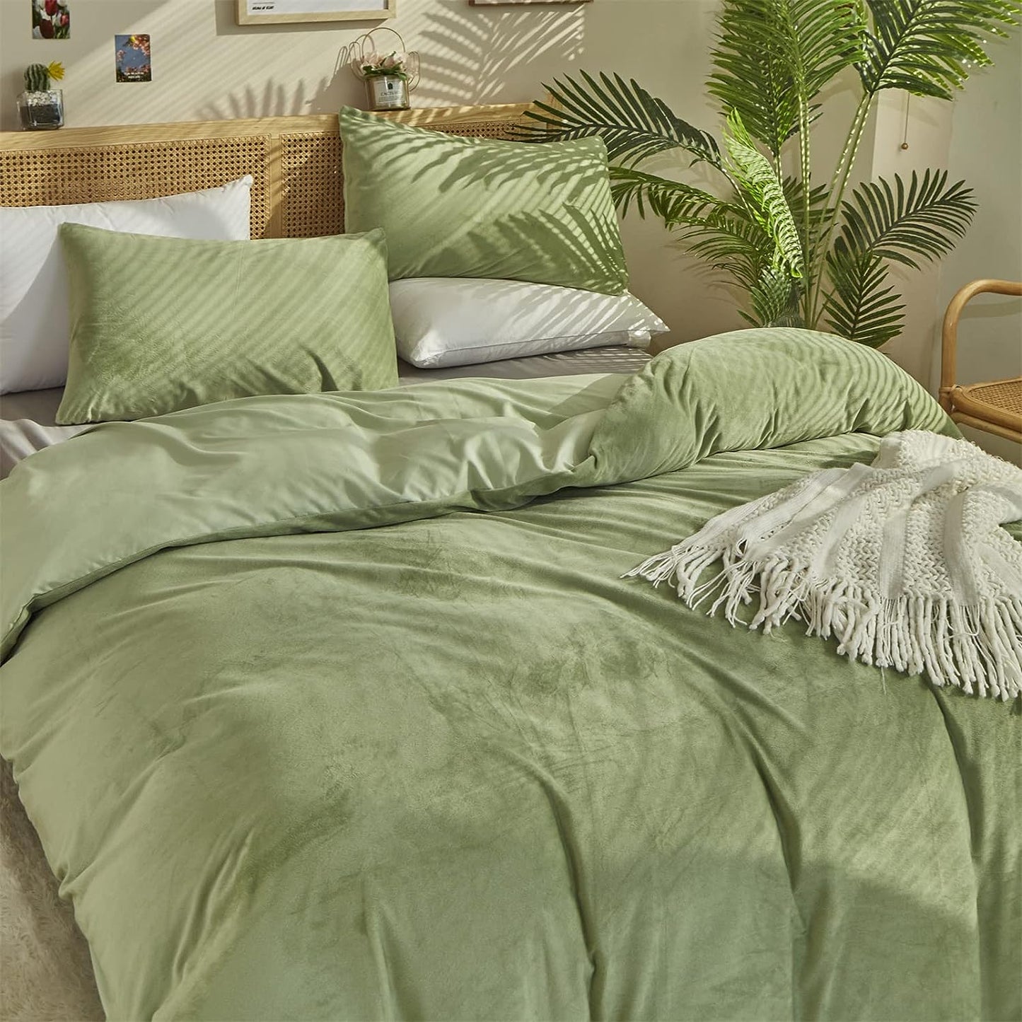 Sage Green Velvet Comforter Set Queen Fluffy Light Green Micromink Sherpa Bedding Sets Queen Warm 3 Pieces Lightweight Durable Solid Green Flannel Fuzzy Extra Comfy Soft Plush Bed Quilts Queen
