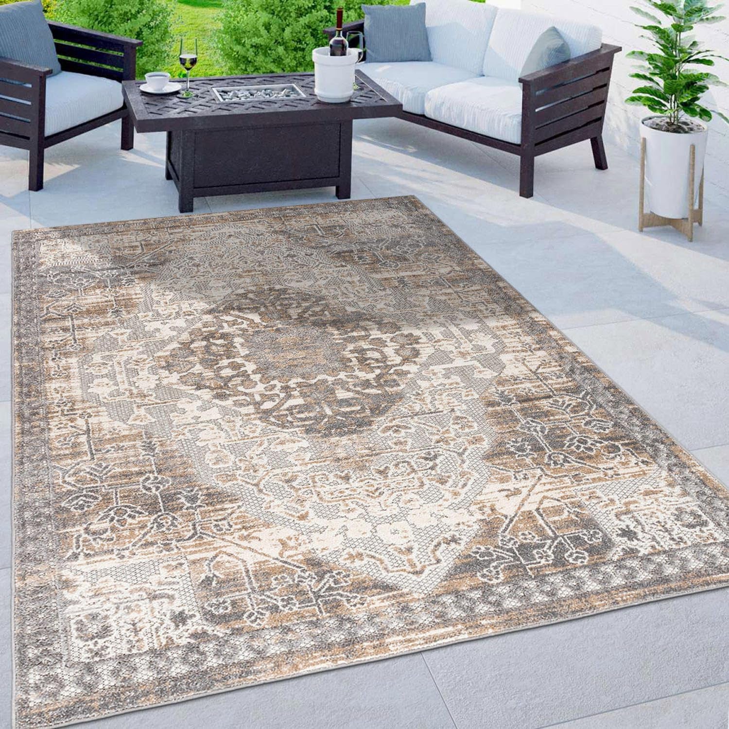 Distressed Traditional Indoor/Outdoor Area Rug 5' X 7' Beige
