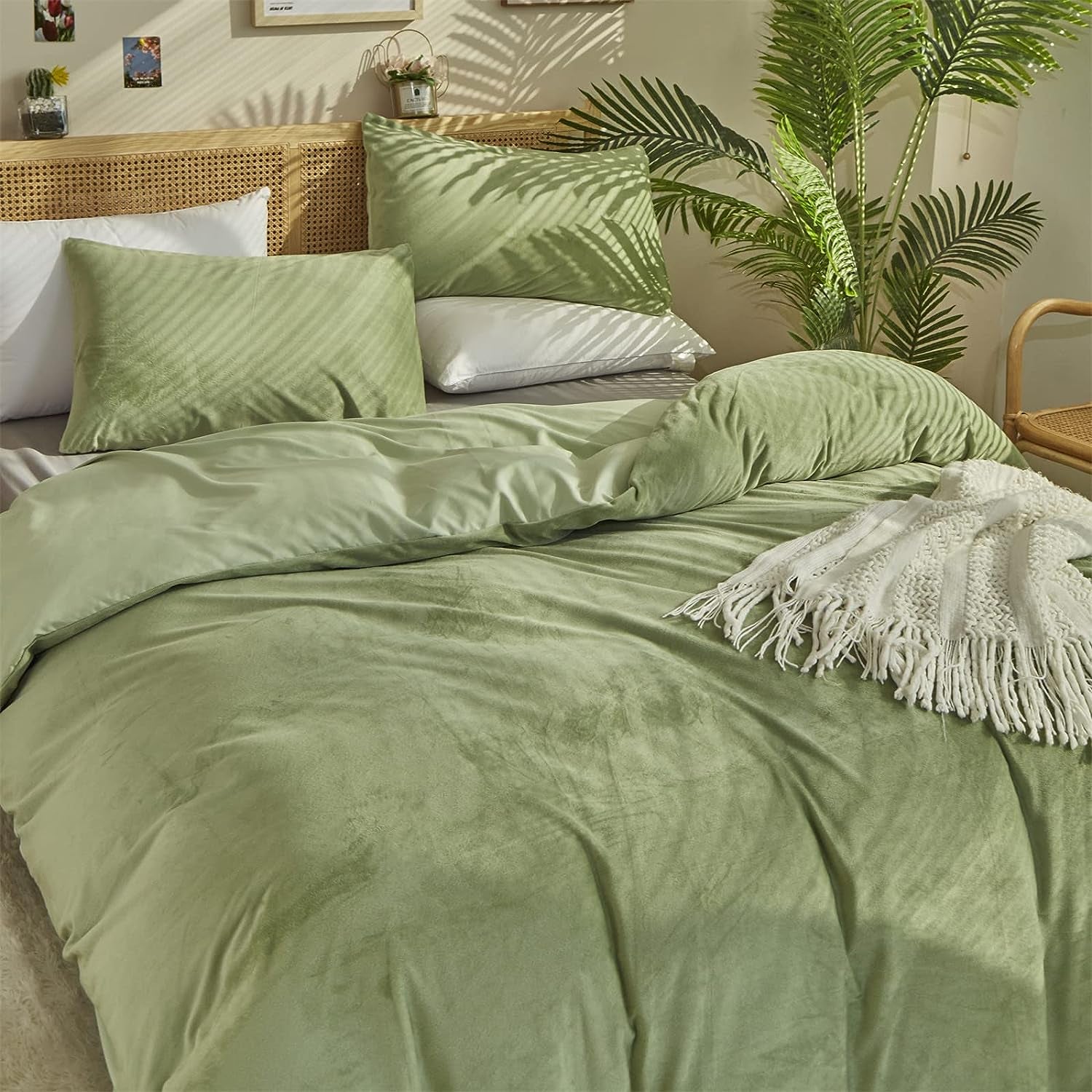 Sage Green Velvet Comforter Set Queen Fluffy Light Green Micromink Sherpa Bedding Sets Queen Warm 3 Pieces Lightweight Durable Solid Green Flannel Fuzzy Extra Comfy Soft Plush Bed Quilts Queen