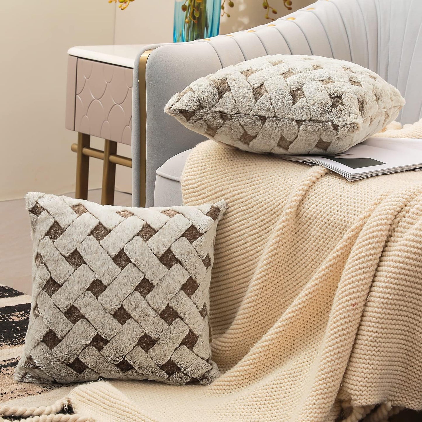 Pack of 2 Couch Pillows Covers,Faux Fur Throw Pillow Covers Cushion Covers Luxury Soft Decorative Pillowcase Fuzzy Pillowcovers for Bed/Couch,20X20 Inch Brown