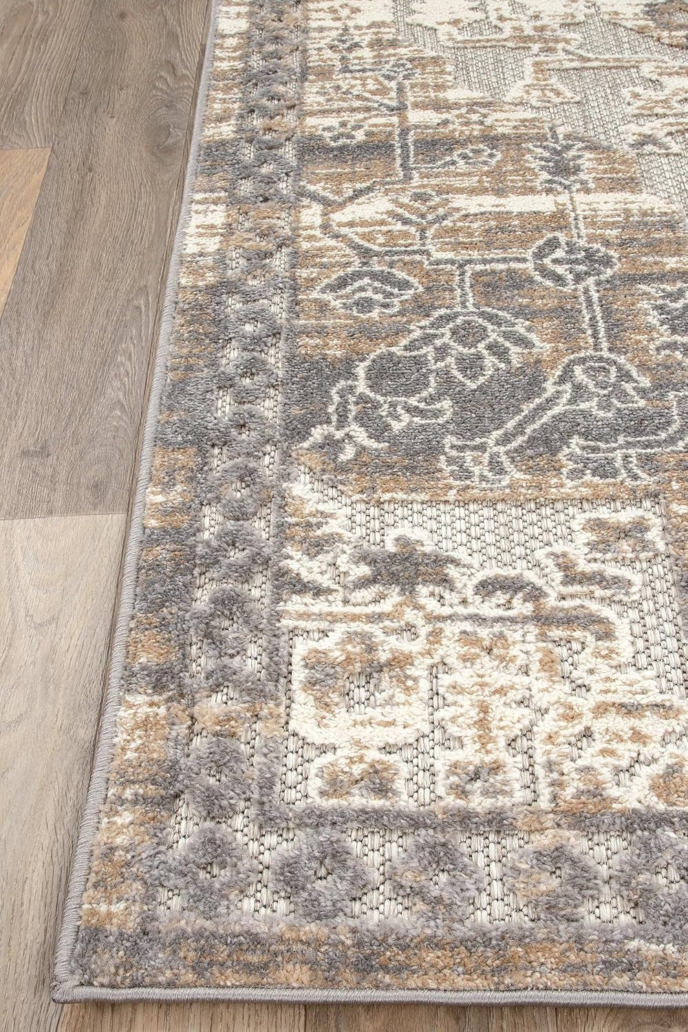 Distressed Traditional Indoor/Outdoor Area Rug 5' X 7' Beige